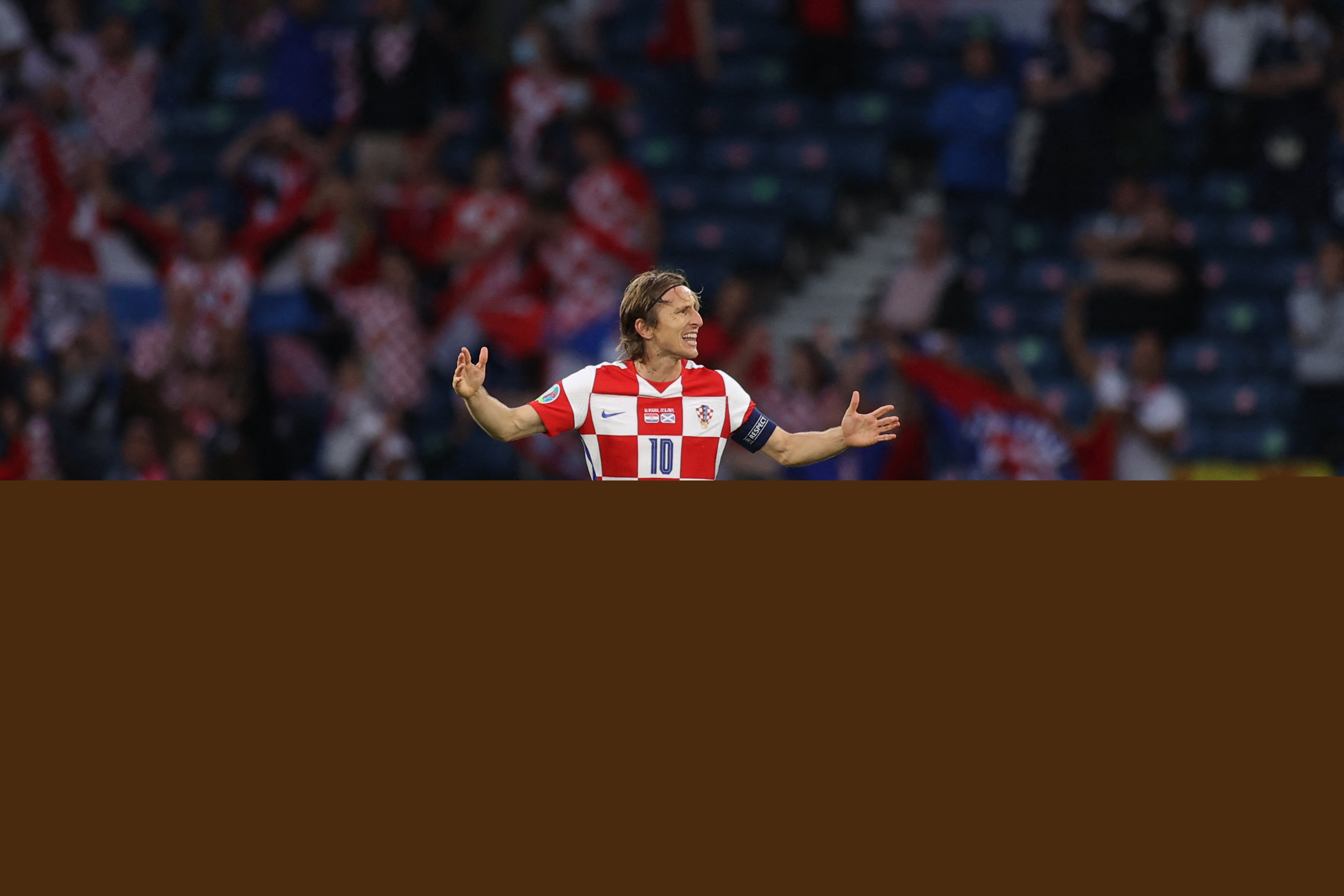 皮亚尼奇重返尤文训练基地，与斯帕莱蒂、基耶利尼合影