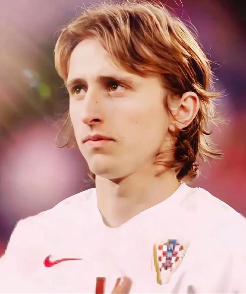 曼城大胜桑德兰，积分榜差距缩小